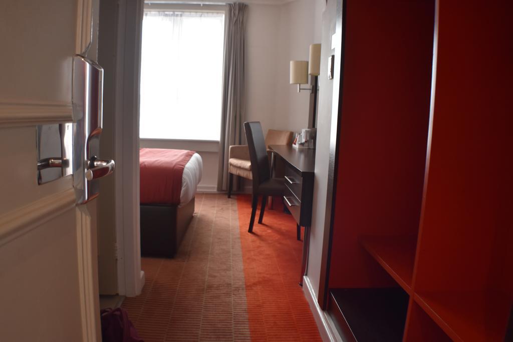 The Dragon Hotel Суонси Номер фото