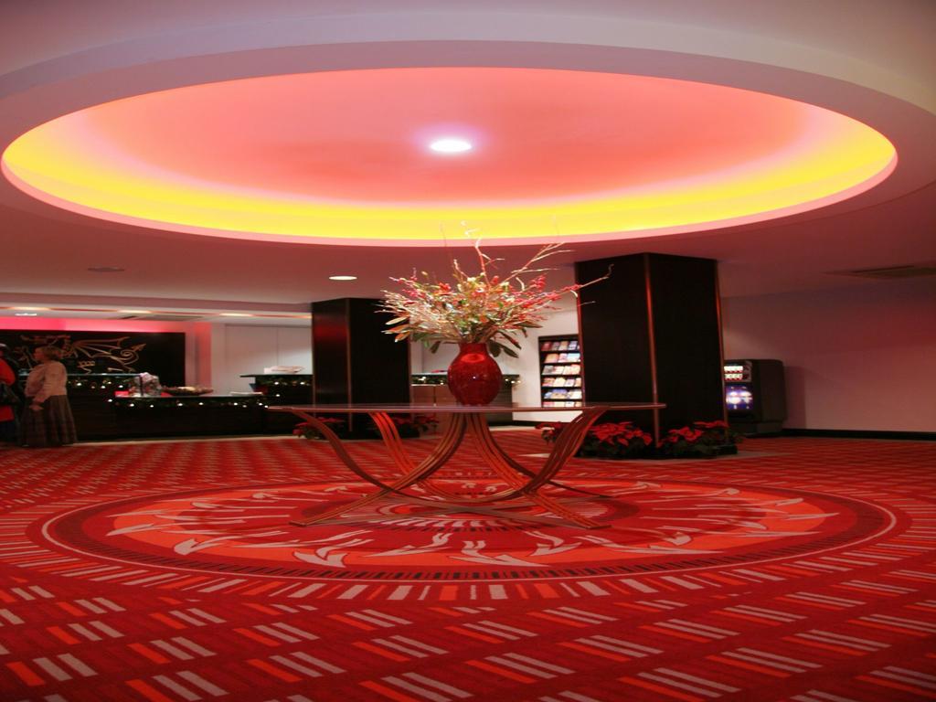 The Dragon Hotel Суонси Интерьер фото