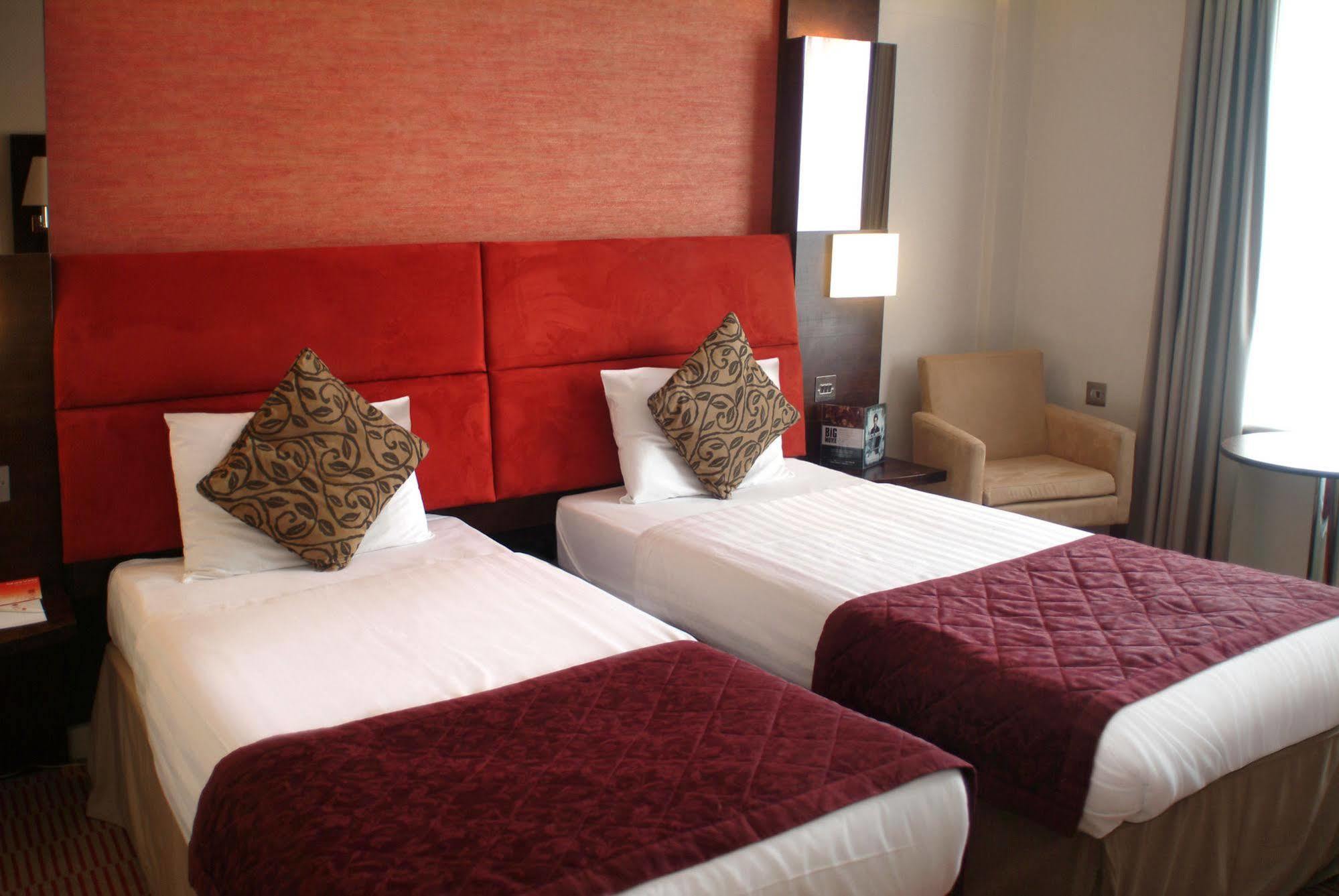 The Dragon Hotel Суонси Экстерьер фото